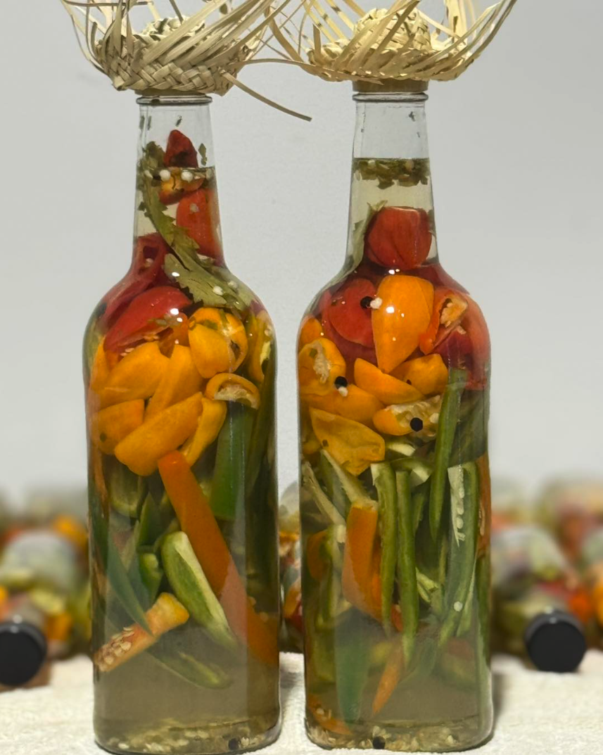 Botellas artesanales con infusión de pimientos
